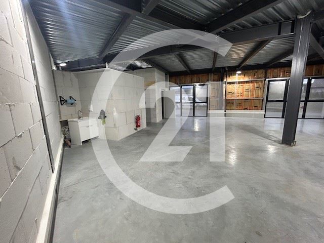 Local commercial à louer - 111.0 m2 - 26 - Drome