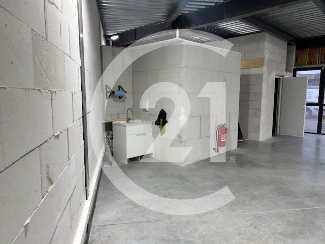 Local commercial à louer - 111.0 m2 - 26 - Drome