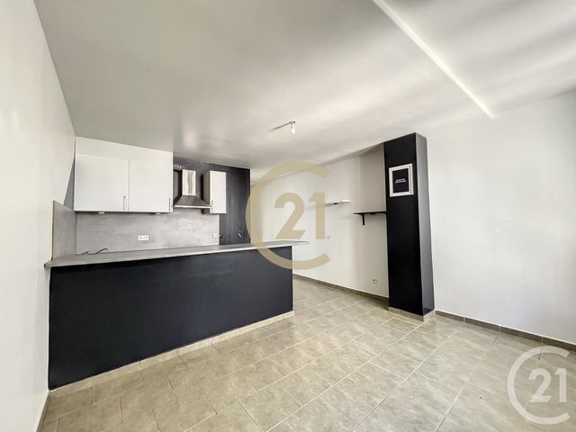 Appartement F3 à louer - 3 pièces - 49,77 m2 - Montereau Fault Yonne - 77 - ILE-DE-FRANCE