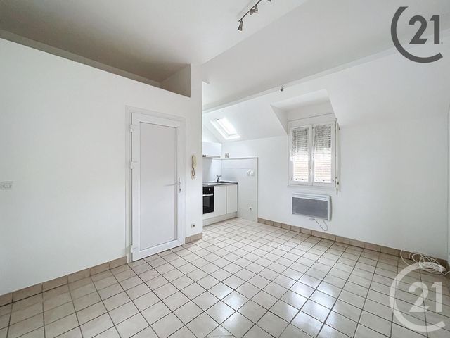 Appartement F1 à louer - 2 pièces - 25 m2 - Cannes Ecluse - 77 - ILE-DE-FRANCE