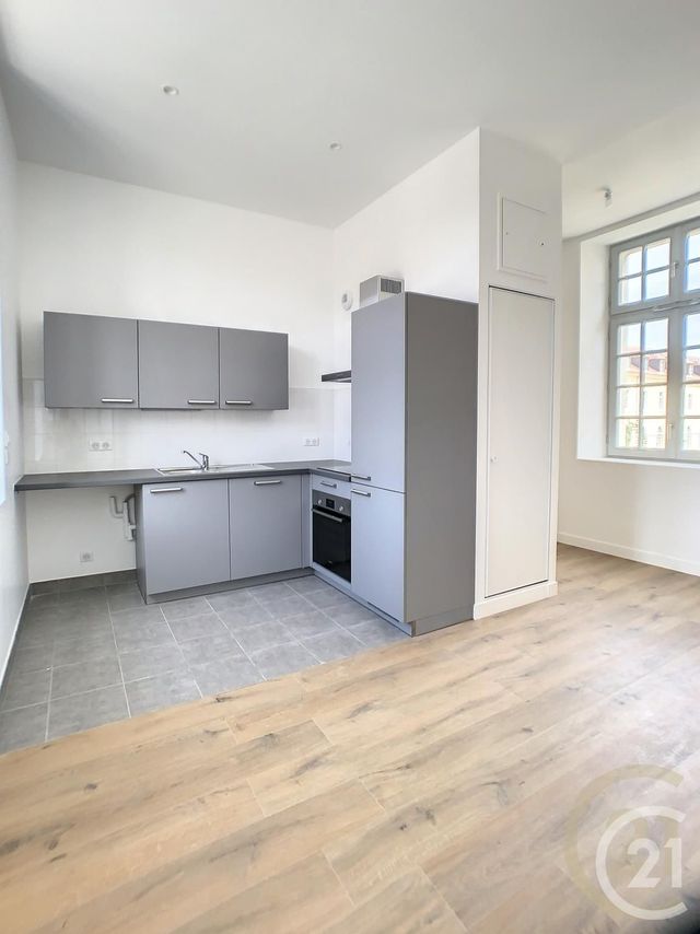 Appartement F2 à louer - 3 pièces - 52,80 m2 - Compiegne - 60 - PICARDIE