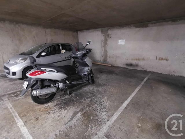 Parking à vendre - 12 m2 - Toulon - 83 - PROVENCE-ALPES-COTE-D-AZUR