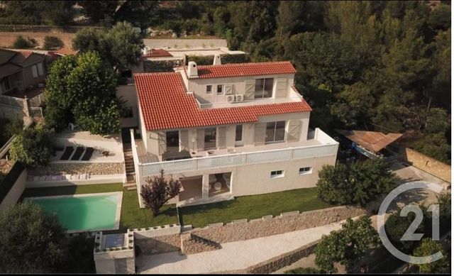 Maison à louer - 5 pièces - 150 m2 - Toulon - 83 - PROVENCE-ALPES-COTE-D-AZUR