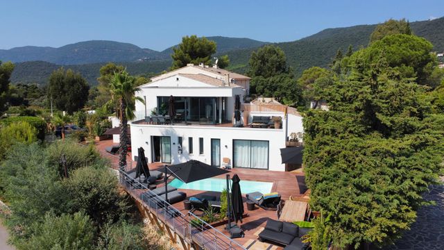 Maison à vendre - 8 pièces - 198 m2 - La Croix Valmer - 83 - PROVENCE-ALPES-COTE-D-AZUR