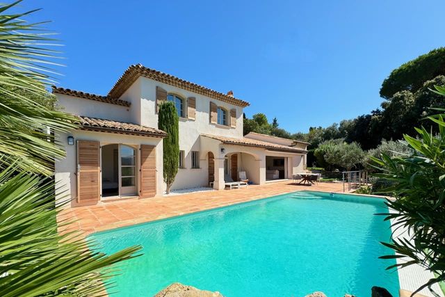 Maison à vendre - 6 pièces - 188 m2 - La Croix Valmer - 83 - PROVENCE-ALPES-COTE-D-AZUR