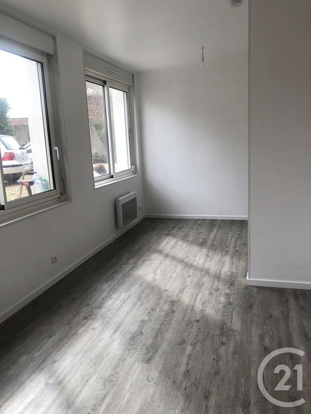 Appartement F1 à louer - 1 pièce - 24 m2 - Coignieres - 78 - ILE-DE-FRANCE