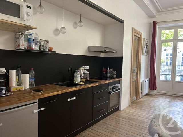 Appartement à louer - 2 pièces - 68 m2 - Saintes - 17 - POITOU-CHARENTES