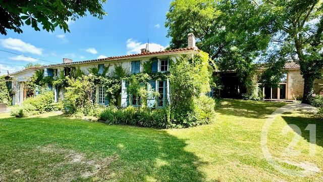 Maison à vendre - 10 pièces - 253,87 m2 - Saintes - 17 - POITOU-CHARENTES