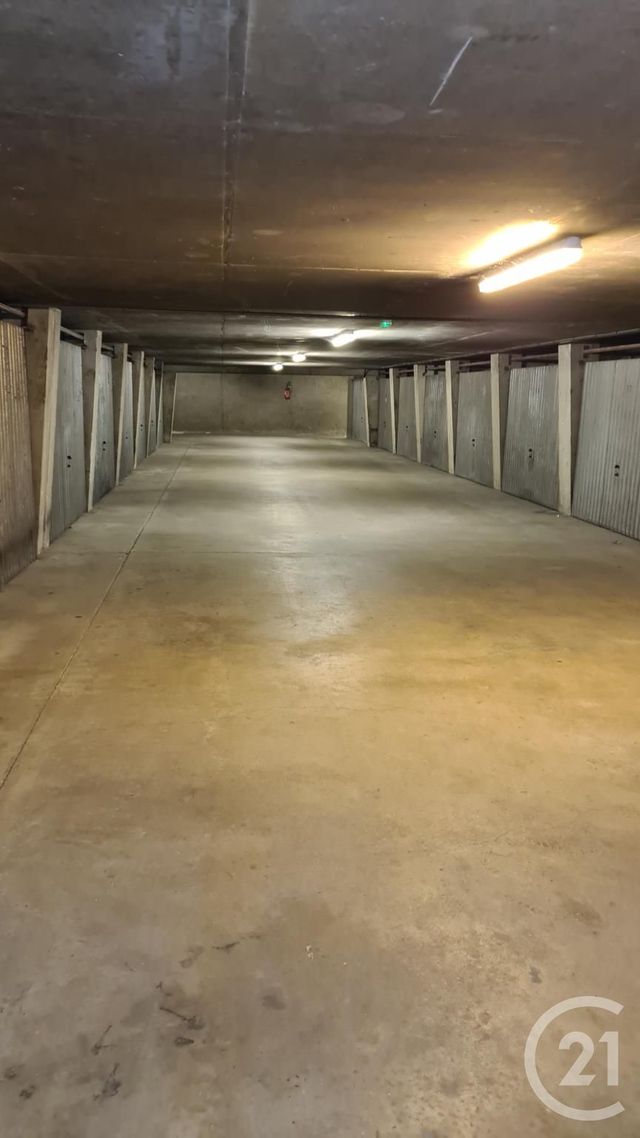 Parking à louer - 12 m2 - Strasbourg - 67 - ALSACE