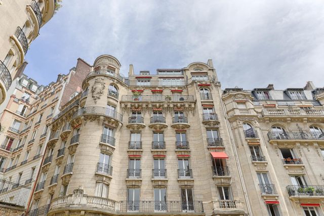 Appartement à vendre - 7 pièces - 172,54 m2 - Paris - 75016 - ILE-DE-FRANCE