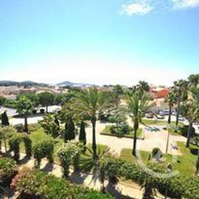 Appartement F3 à vendre - 3 pièces - 81,79 m2 - La Londe Les Maures - 83 - PROVENCE-ALPES-COTE-D-AZUR