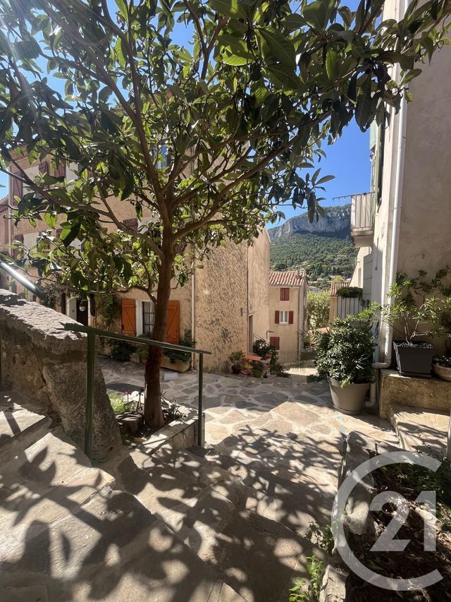 Appartement F2 à vendre - 2 pièces - 38 m2 - Le Revest Les Eaux - 83 - PROVENCE-ALPES-COTE-D-AZUR