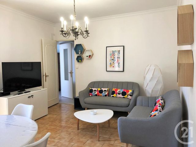 Appartement T3 à louer - 3 pièces - 50 m2 - Avignon - 84 - PROVENCE-ALPES-COTE-D-AZUR