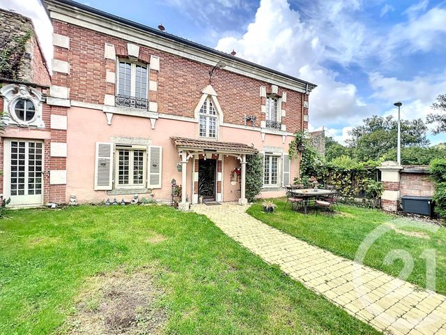 Maison à vendre - 6 pièces - 161,17 m2 - Billom - 63 - AUVERGNE