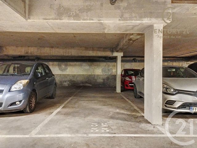 parking - ST THIBAULT DES VIGNES - 77