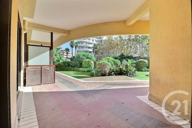 Appartement T3 à vendre - 3 pièces - 42,58 m2 - Frejus - 83 - PROVENCE-ALPES-COTE-D-AZUR