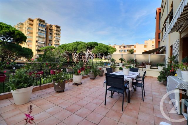 Appartement T3 à vendre - 3 pièces - 78,67 m2 - St Raphael - 83 - PROVENCE-ALPES-COTE-D-AZUR