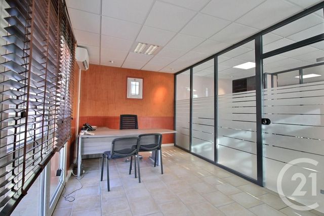 Local commercial à louer - 92.0 m2 - 84 - Vaucluse