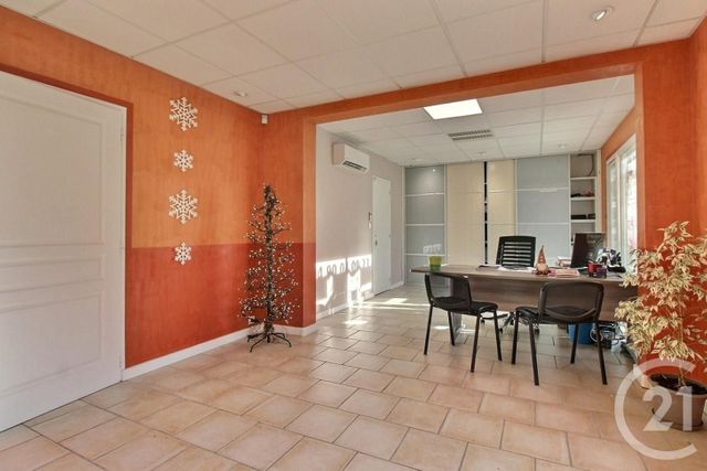 Local commercial à louer - 92.0 m2 - 84 - Vaucluse