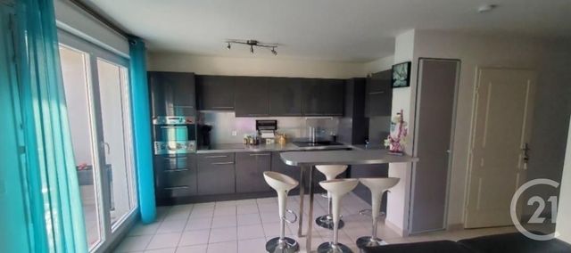 Appartement F2 à louer - 2 pièces - 47 m2 - Pontault Combault - 77 - ILE-DE-FRANCE