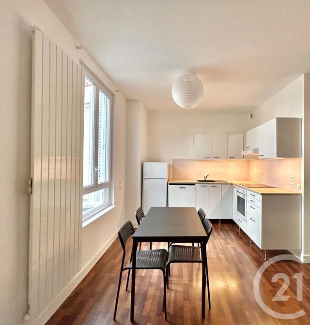 Appartement à louer - 2 pièces - 53 m2 - Suresnes - 92 - ILE-DE-FRANCE