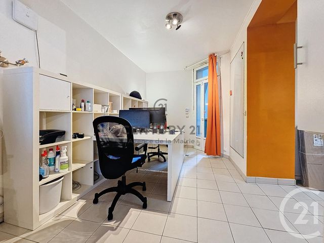 Local commercial à louer - 67.37 m2 - 75 - Paris