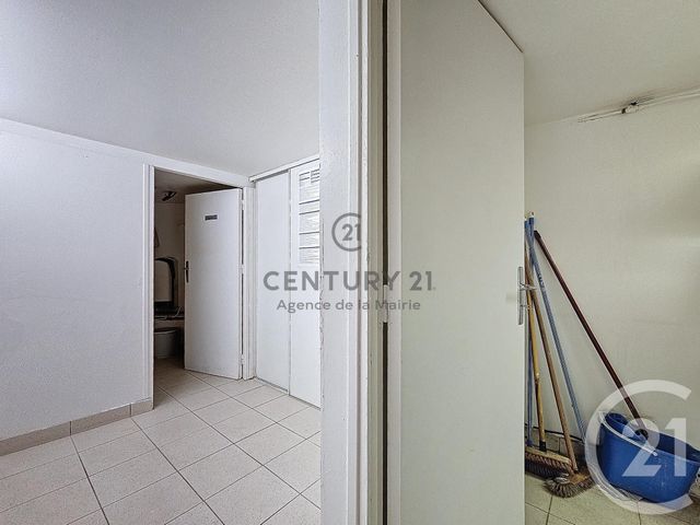 Local commercial à louer - 67.37 m2 - 75 - Paris