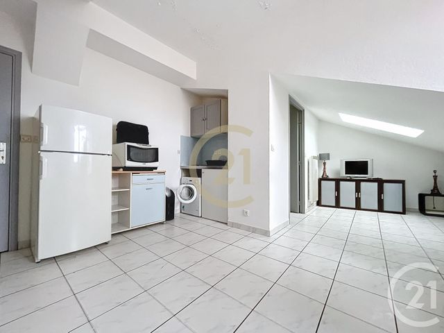Appartement F1 à vendre - 1 pièce - 32 m2 - Cannes La Bocca - 06 - PROVENCE-ALPES-COTE-D-AZUR