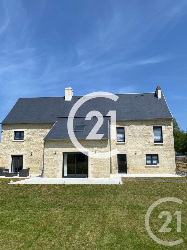 Pose d'une cuisine aménagée dans une petite maison située près de Deauville  - La Maison Des Travaux