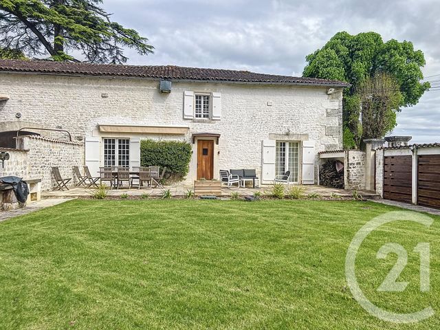 Maison à louer - 5 pièces - 166 m2 - St Laurent De Cognac - 16 - POITOU-CHARENTES