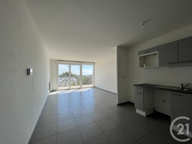 Appartement F3 à louer - 3 pièces - 65,43 m2 - Antibes - 06 - PROVENCE-ALPES-COTE-D-AZUR