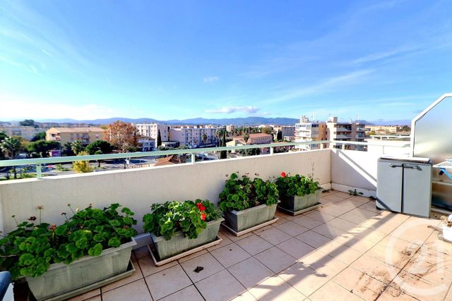 Appartement T3 à vendre - 4 pièces - 80,65 m2 - Frejus - 83 - PROVENCE-ALPES-COTE-D-AZUR