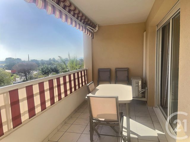 Appartement T3 à vendre - 3 pièces - 62,53 m2 - Frejus - 83 - PROVENCE-ALPES-COTE-D-AZUR