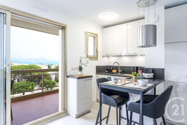 Appartement T2 à louer - 2 pièces - 35 m2 - Antibes - 06 - PROVENCE-ALPES-COTE-D-AZUR