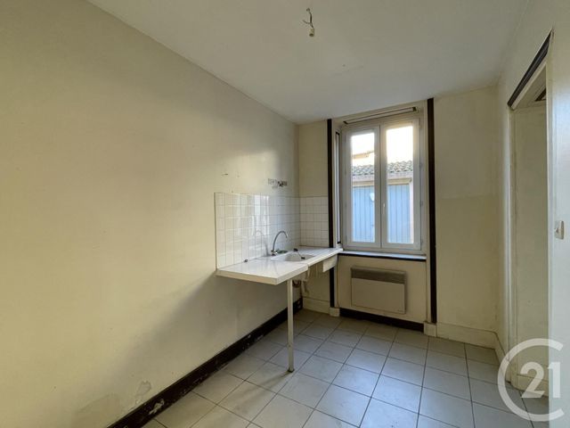 Local commercial à louer - 75.0 m2 - 01 - Ain