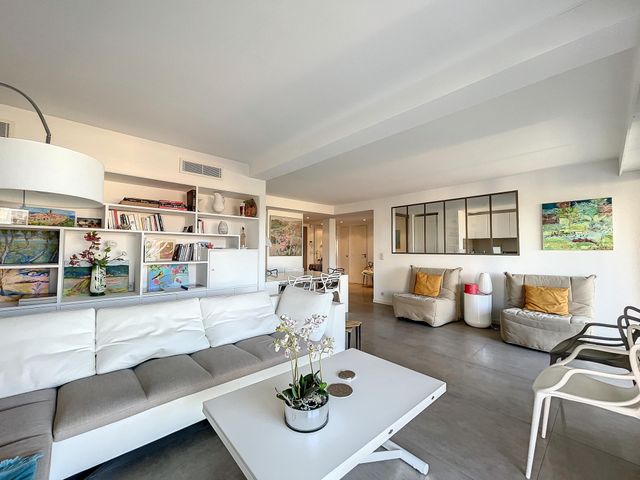 Appartement F3 à louer - 3 pièces - 100 m2 - Cannes - 06 - PROVENCE-ALPES-COTE-D-AZUR
