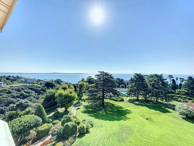 Appartement à vendre - 4 pièces - 154,26 m2 - Cannes - 06 - PROVENCE-ALPES-COTE-D-AZUR