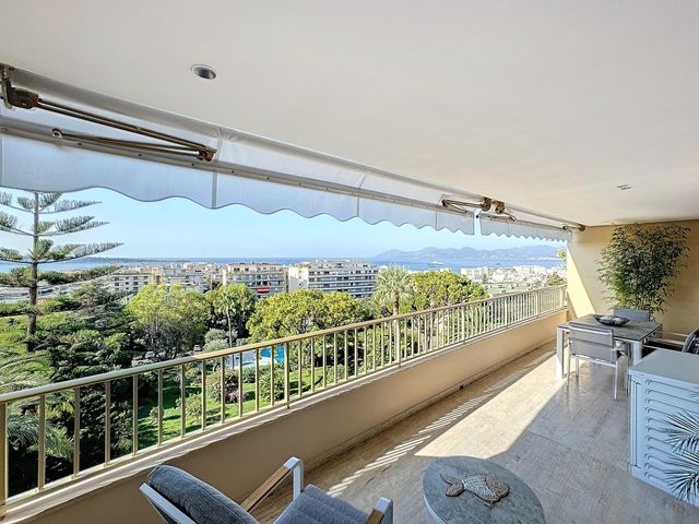 Appartement F4 à vendre - 4 pièces - 112,95 m2 - Cannes - 06 - PROVENCE-ALPES-COTE-D-AZUR