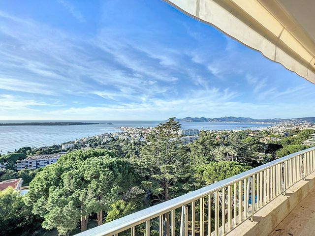 Appartement à vendre - 4 pièces - 119,03 m2 - Cannes - 06 - PROVENCE-ALPES-COTE-D-AZUR