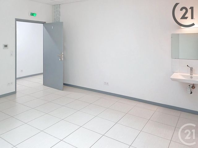 Local commercial à louer - 21.5 m2 - 77 - Seine-et-Marne