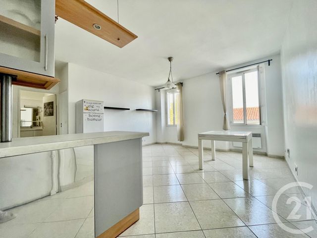 Appartement T2 à louer - 2 pièces - 40,96 m2 - Marseille - 13011 - PROVENCE-ALPES-COTE-D-AZUR